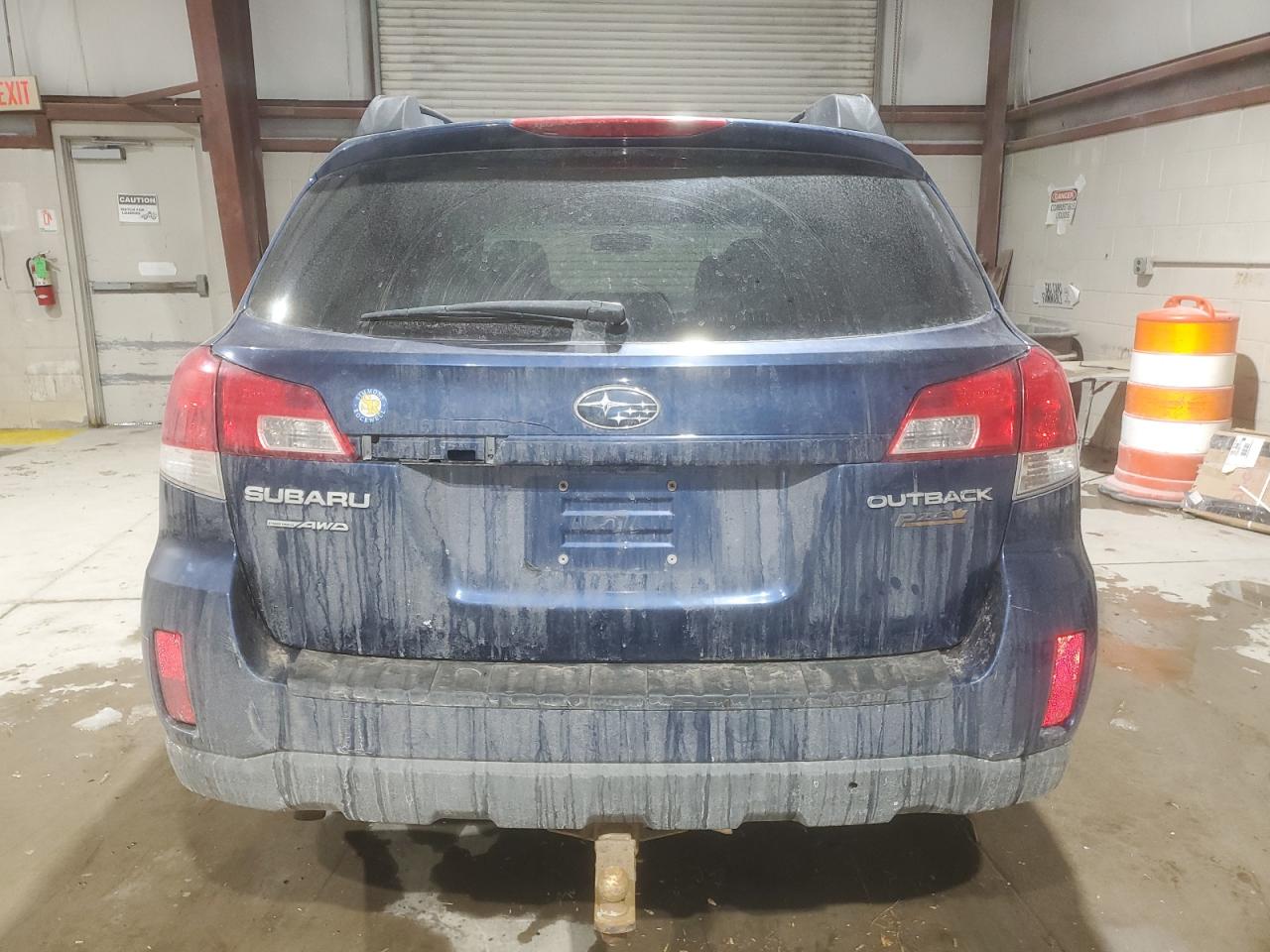 2010 Subaru Outback - Image 6