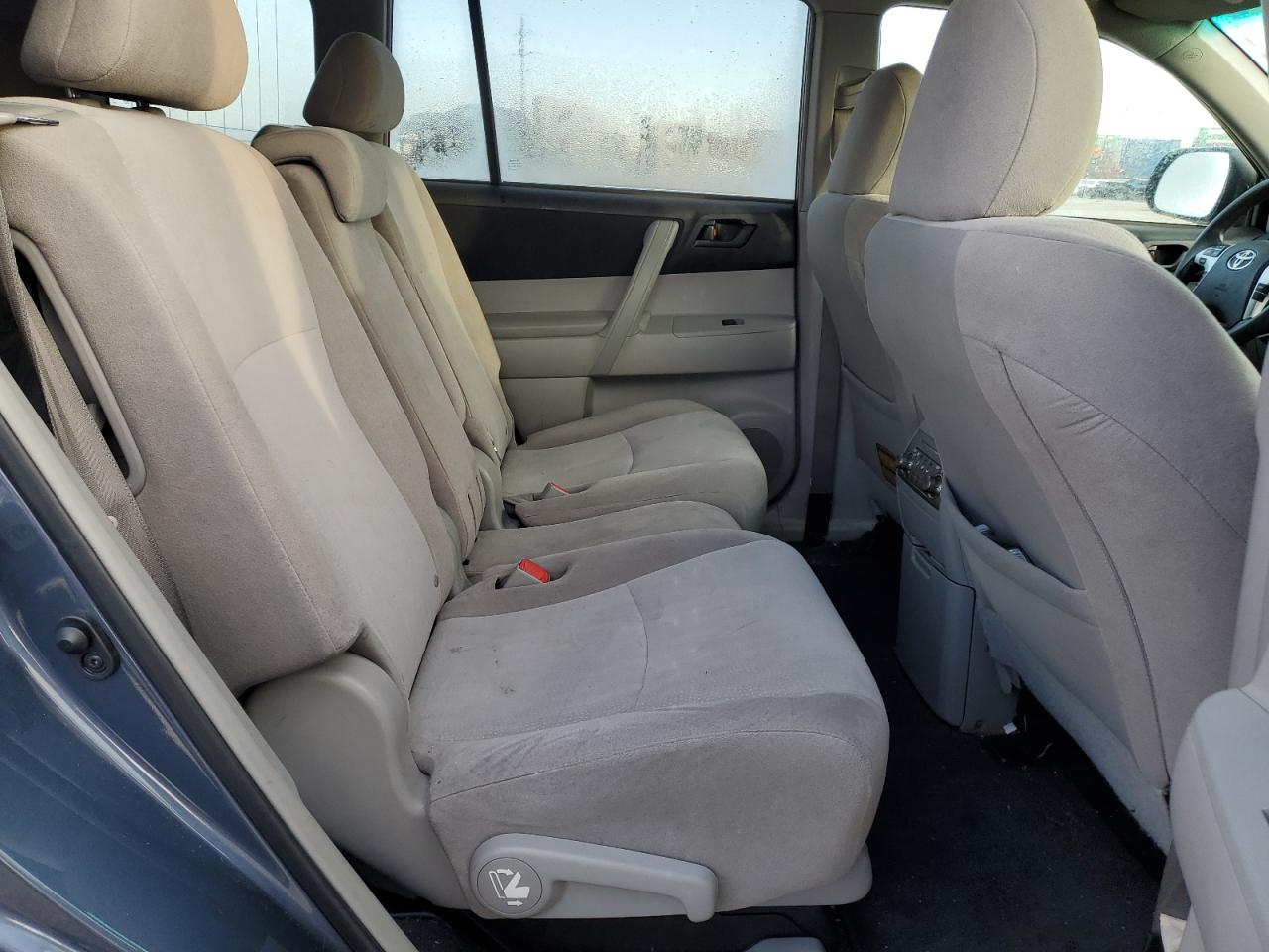 2013 Toyota Highlander - Image 11