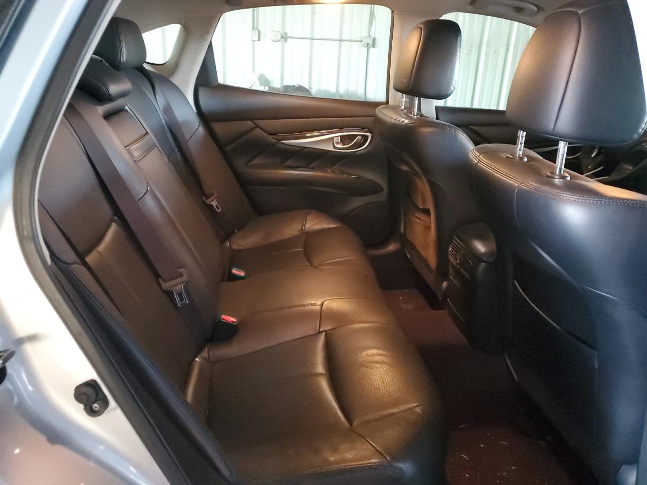 2016 Infiniti Q70 - Image 10
