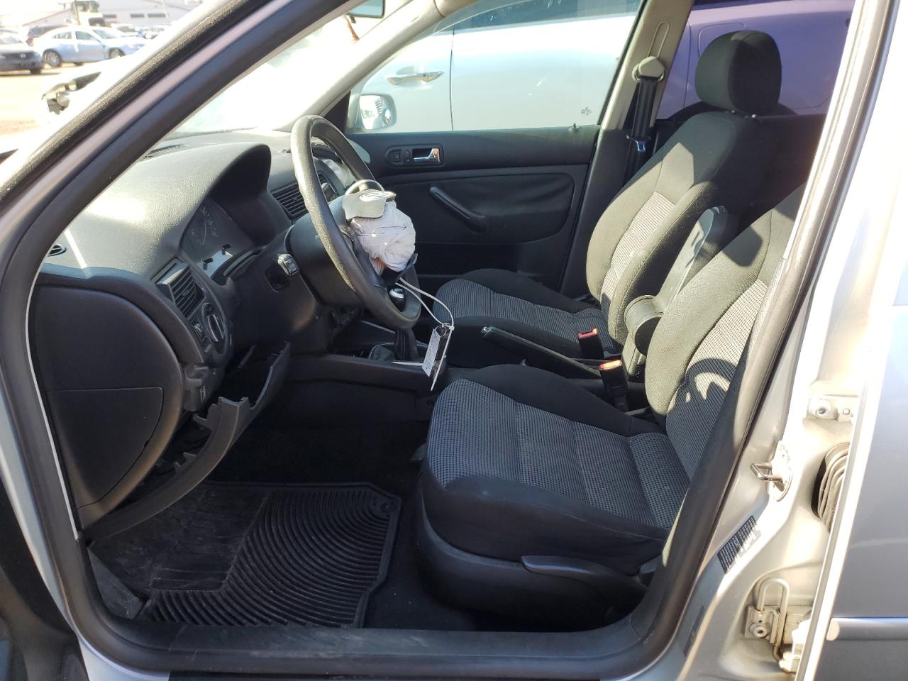2005 Volkswagen Golf - Image 7