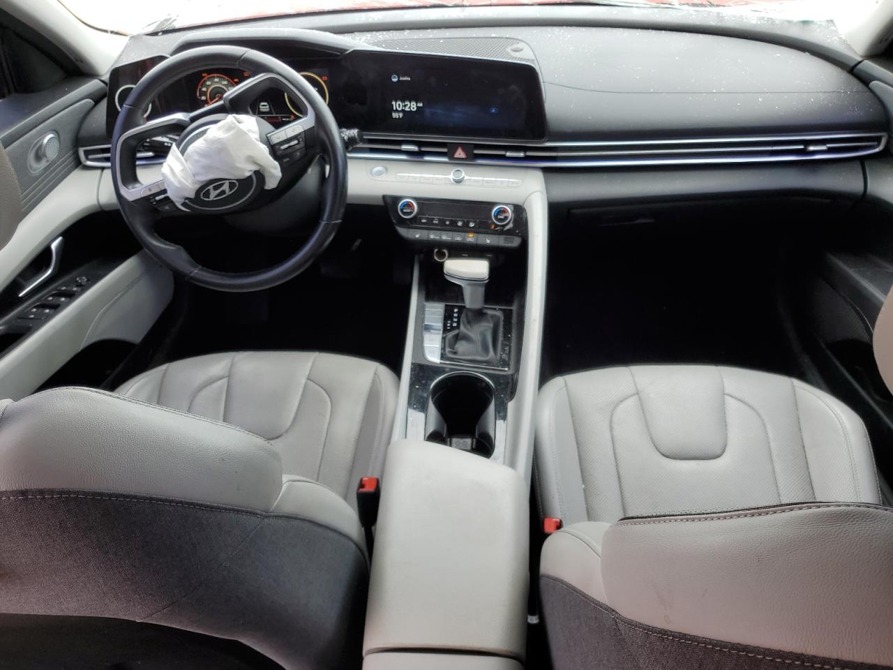2021 Hyundai Elantra - Image 8