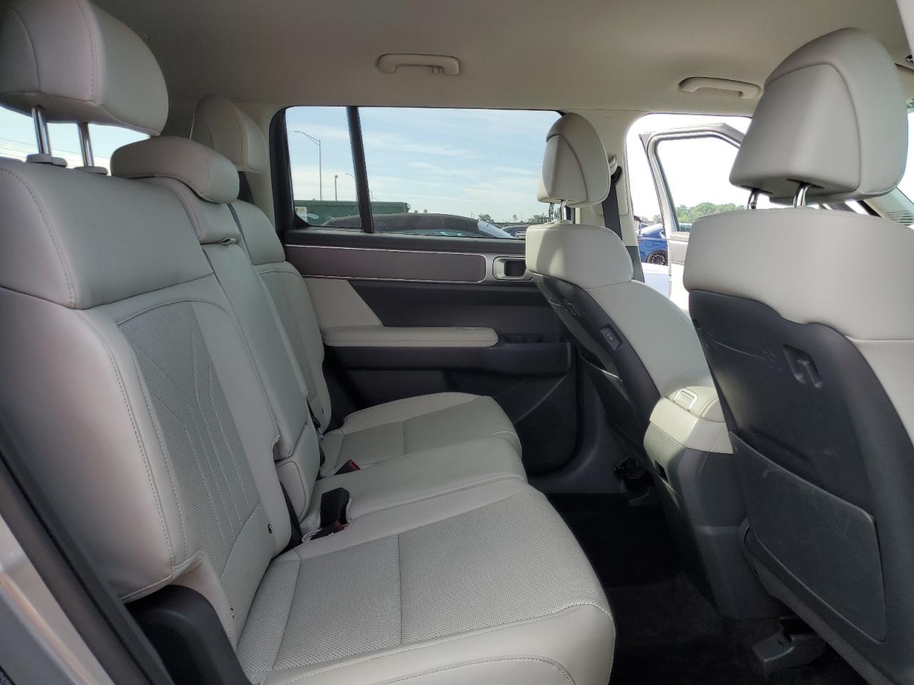 2024 Hyundai Santa Fe - Image 11