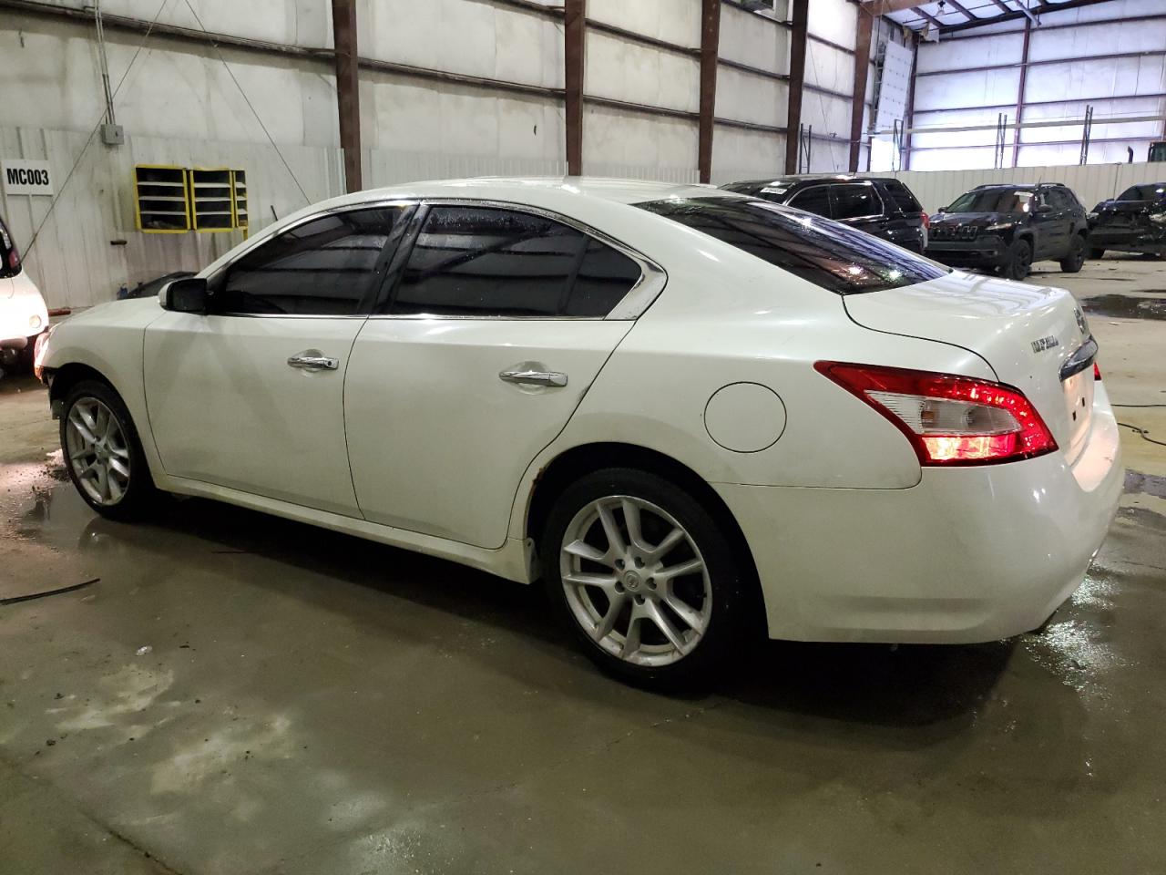 2010 Nissan Maxima - Image 2
