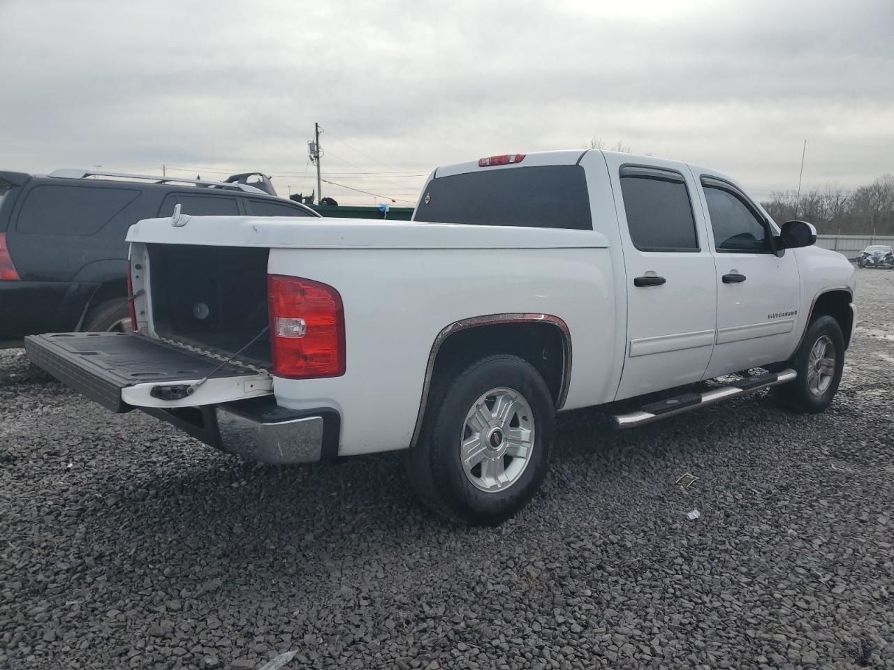 2009 Chevrolet Silverado - Image 3
