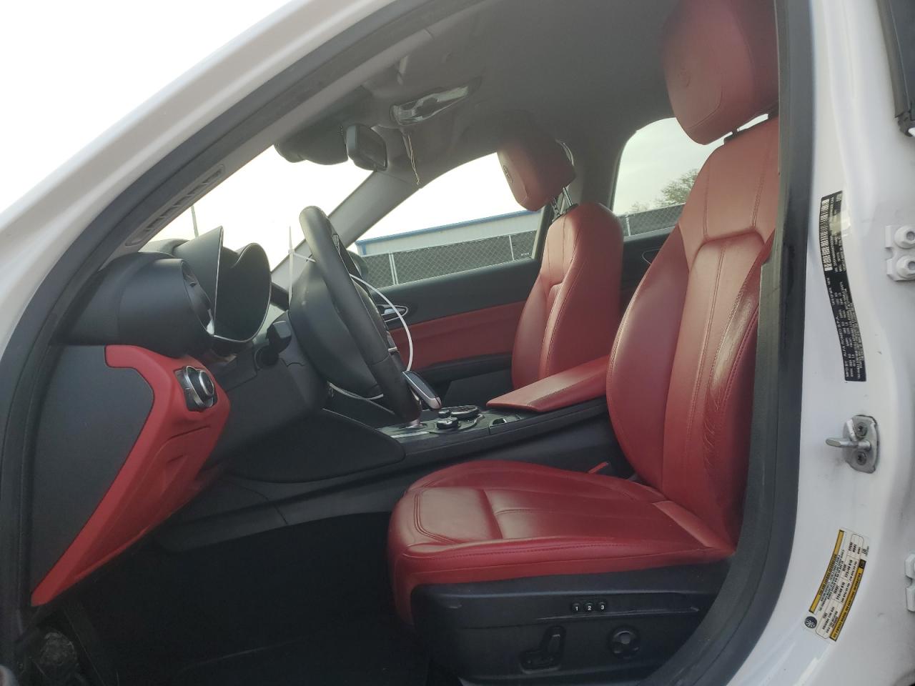 2019 Alfa Romeo Giulia - Image 7