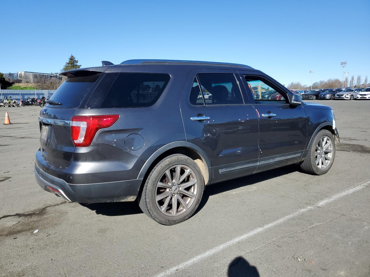 2016 Ford Explorer - Image 3