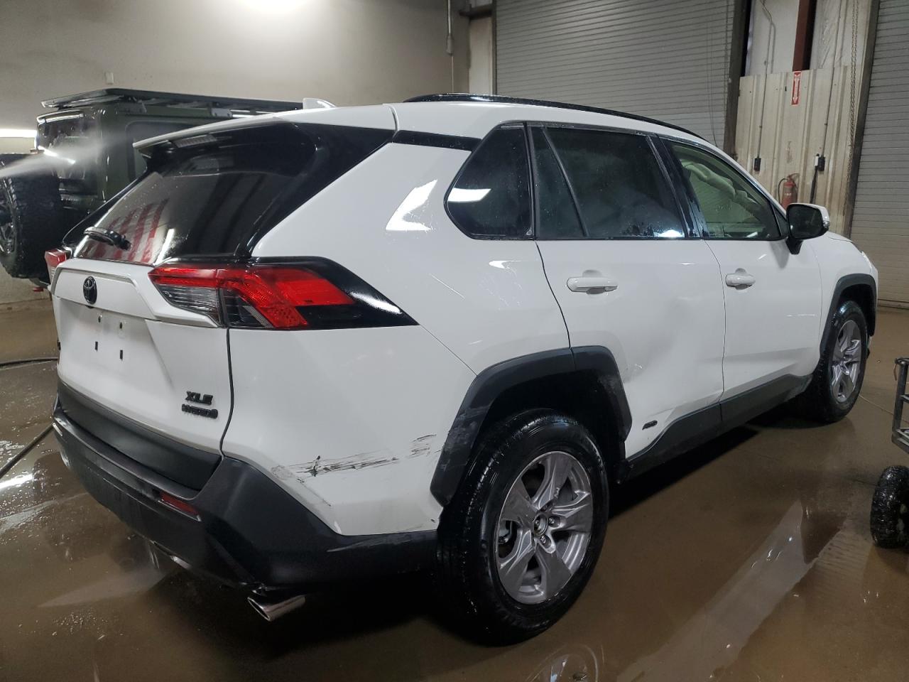 2024 Toyota RAV 4 - Image 3