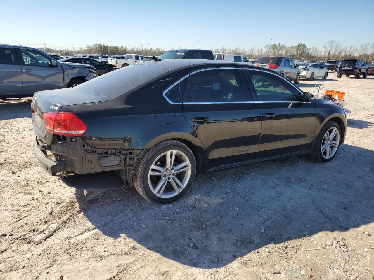 2014 Volkswagen Passat - Image 3