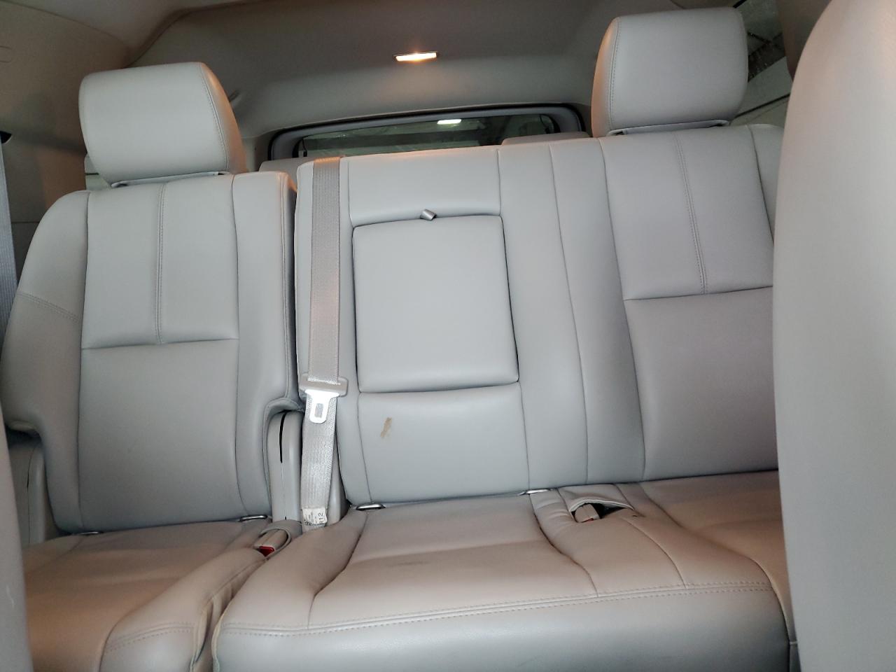 2013 Chevrolet Suburban - Image 10