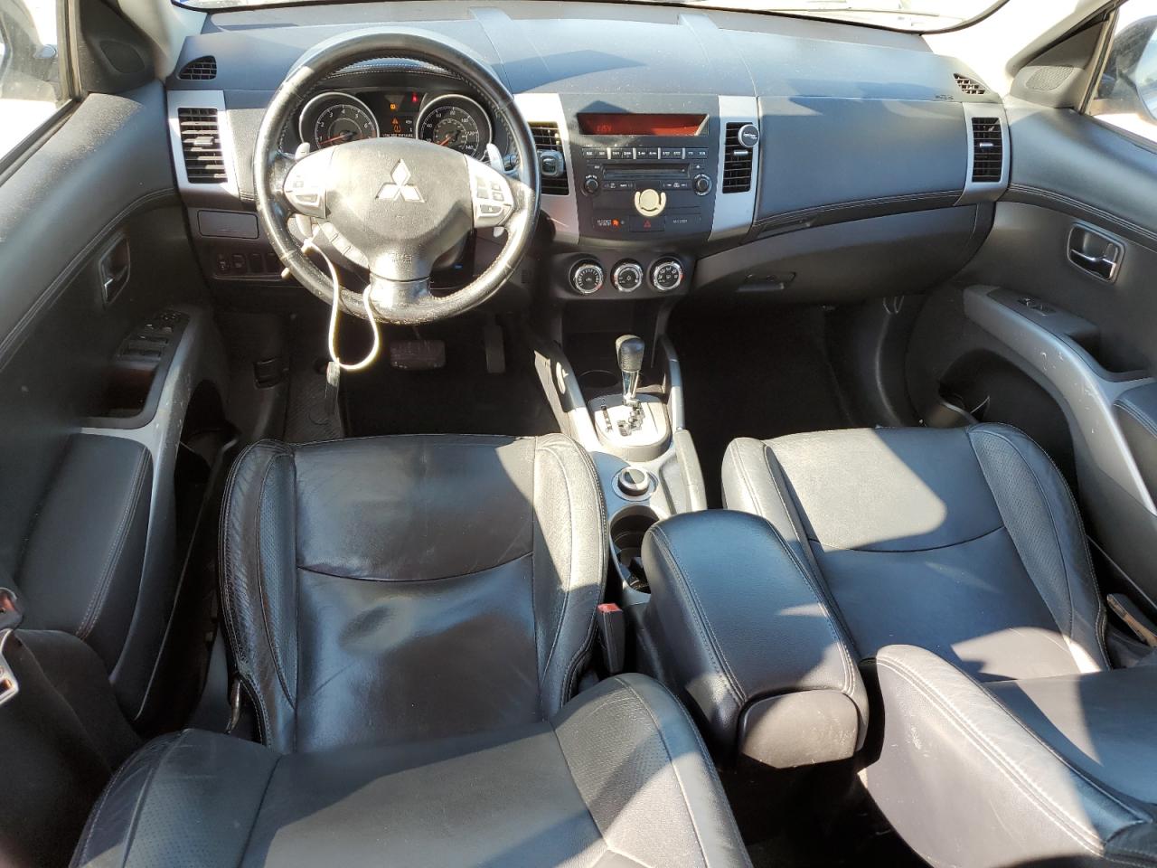 2010 Mitsubishi Outlander - Image 8