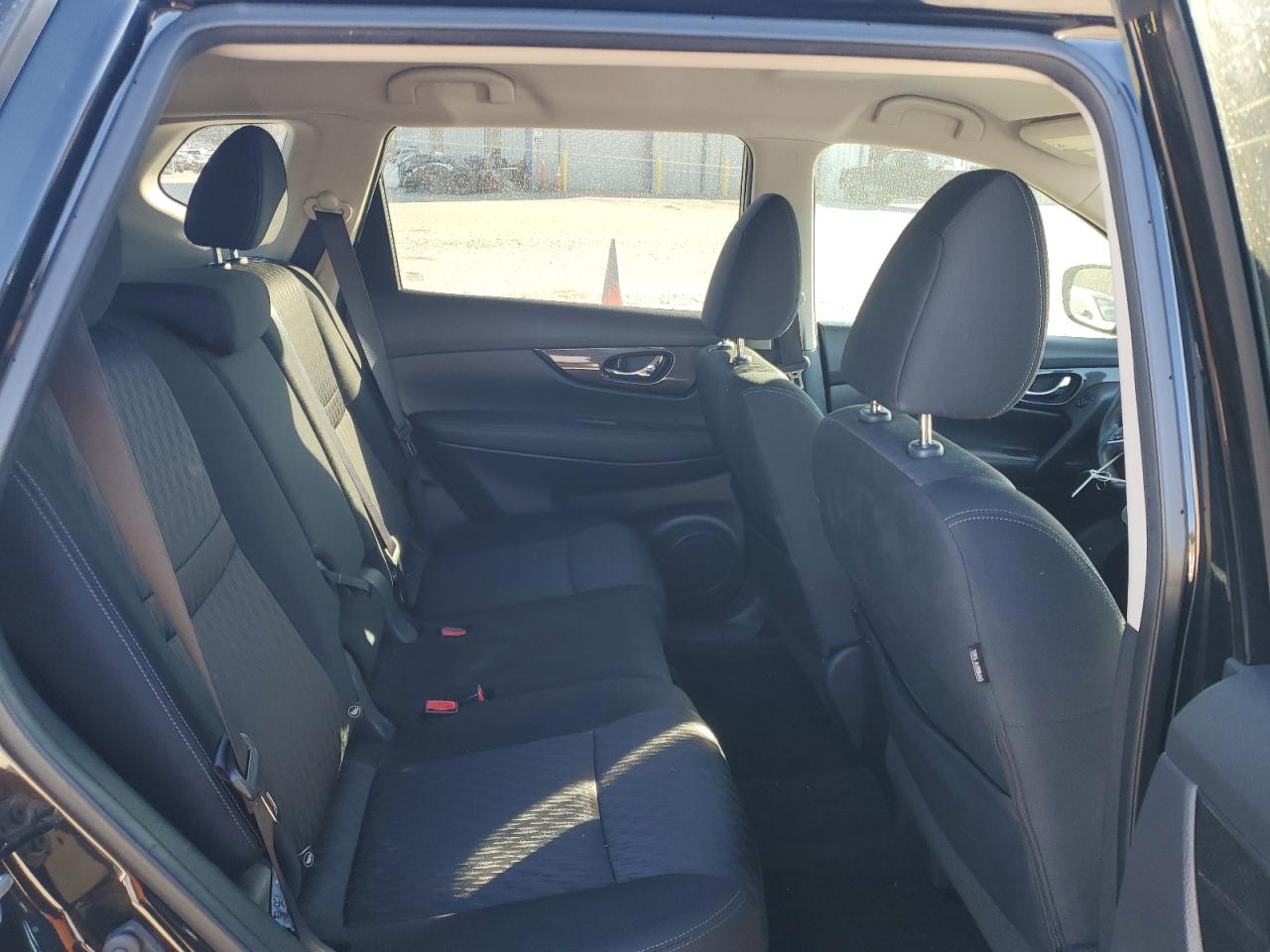 2018 Nissan Rogue - Image 11