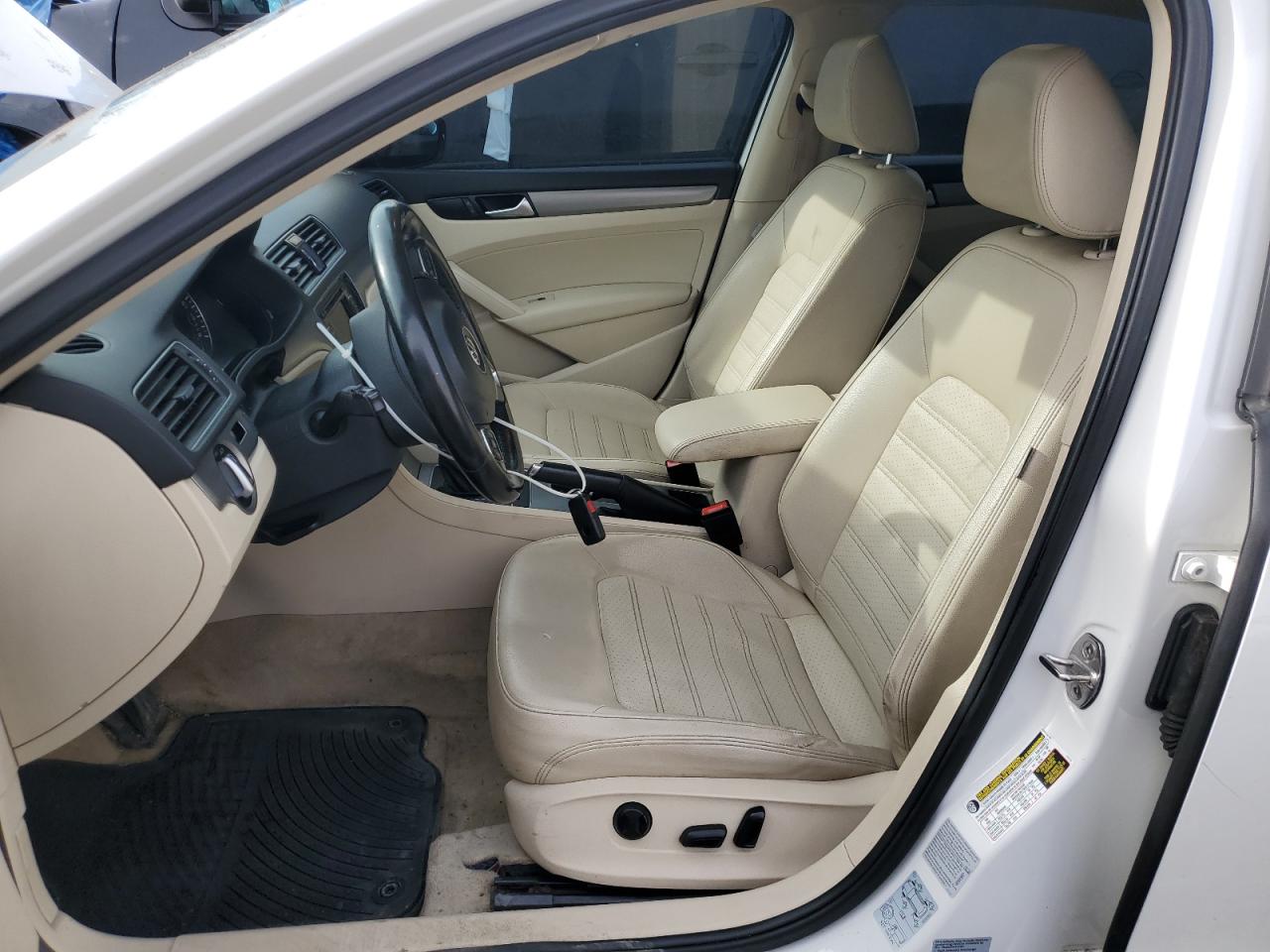 2015 Volkswagen Passat - Image 7