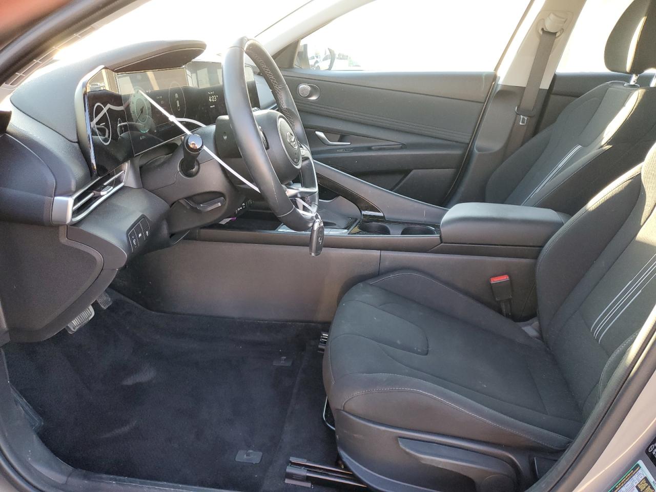 2023 Hyundai Elantra - Image 7