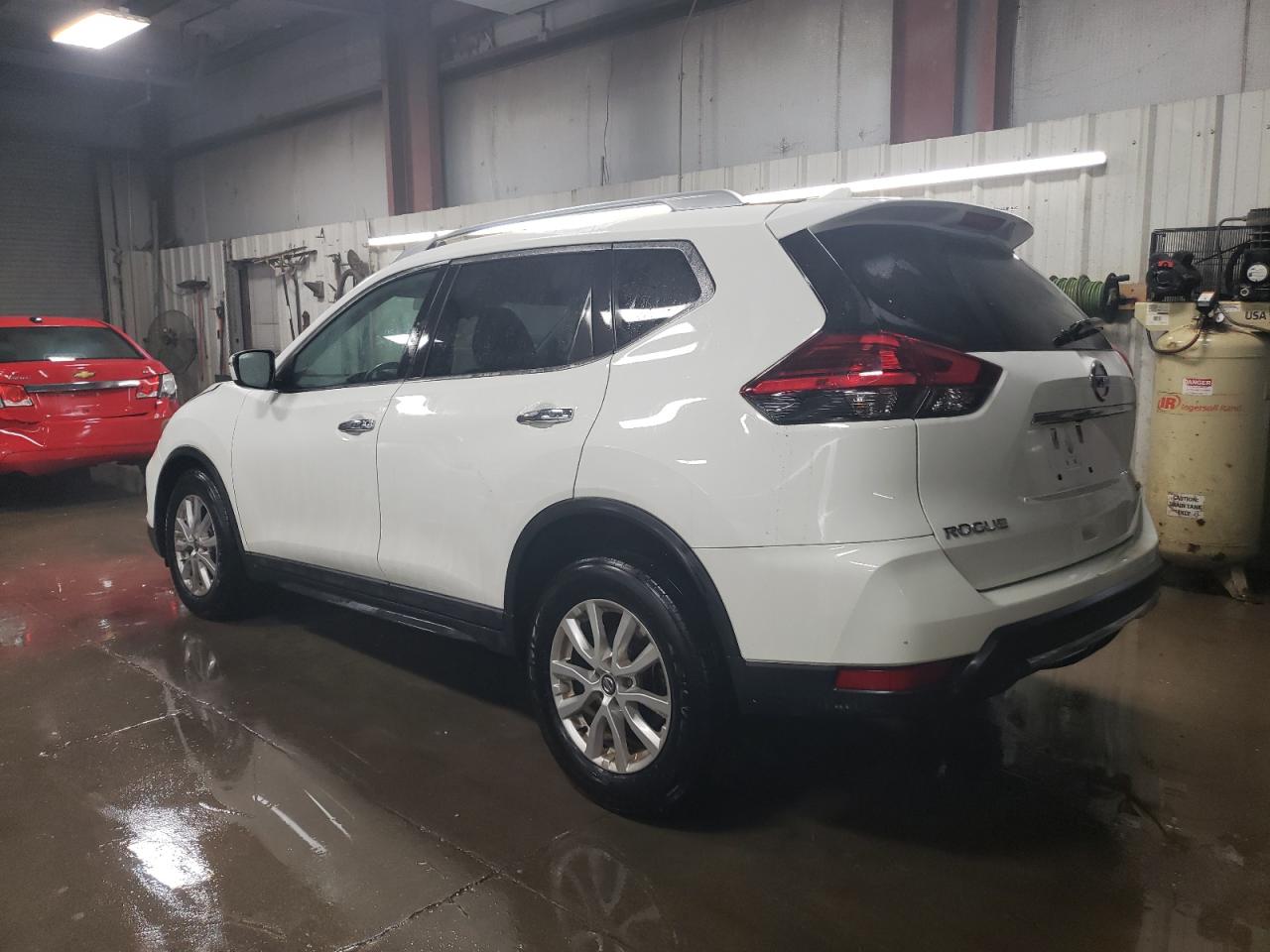2017 Nissan Rogue - Image 2