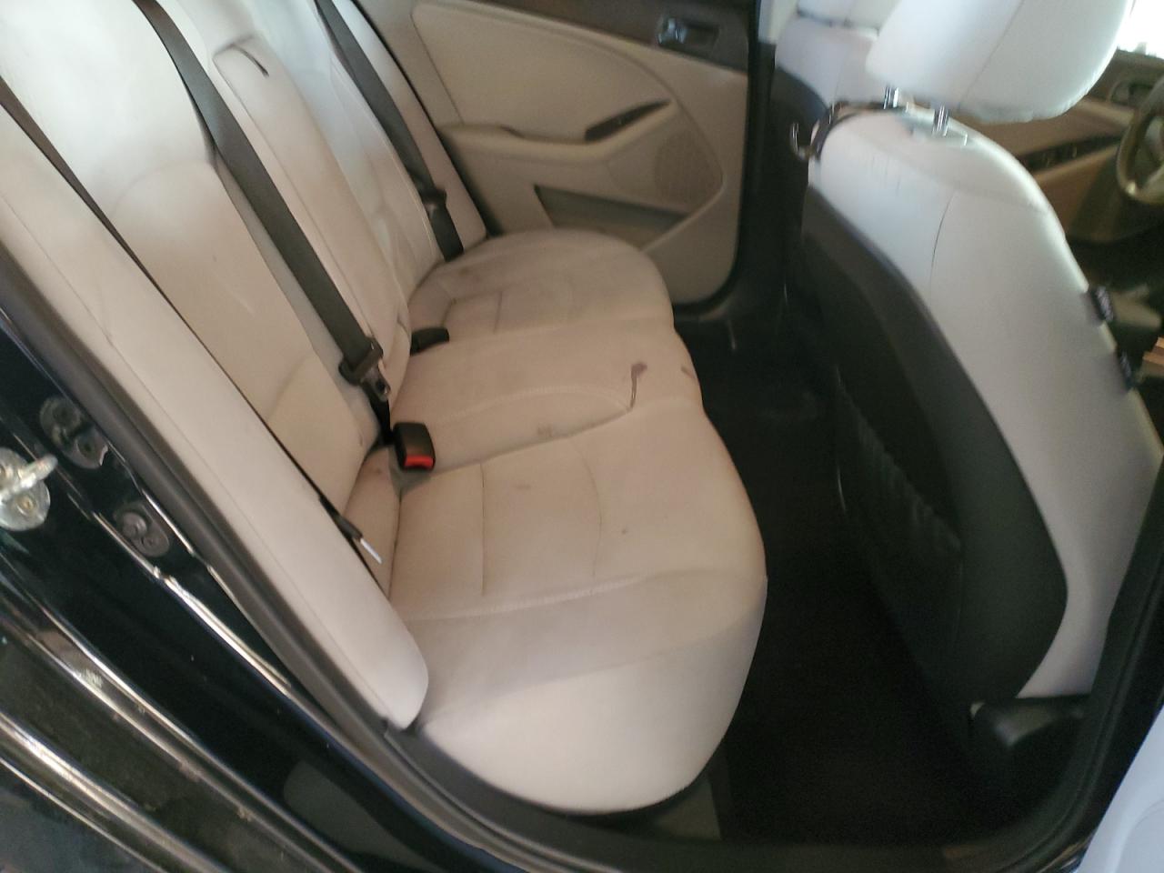 2015 Kia Optima - Image 10