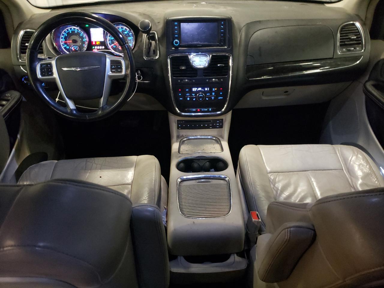 2012 Chrysler Town & Country - Image 8