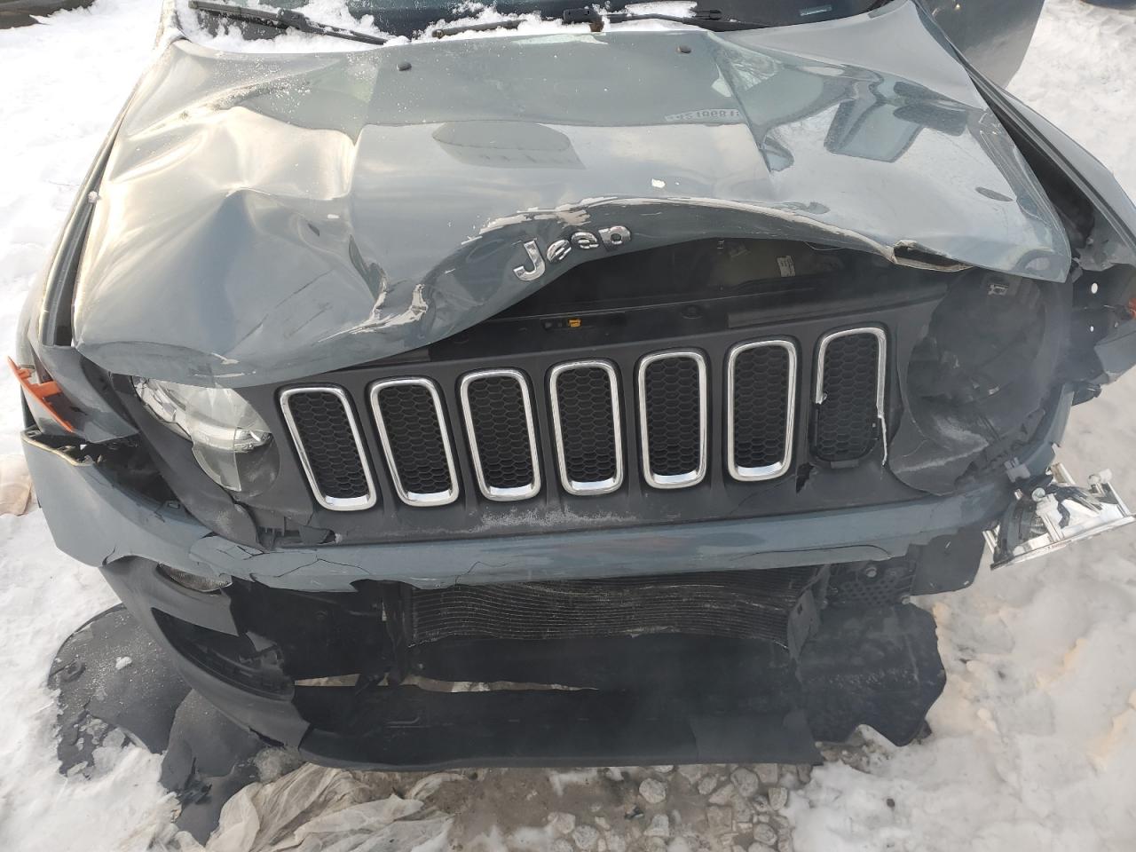 2017 Jeep Renegade - Image 12