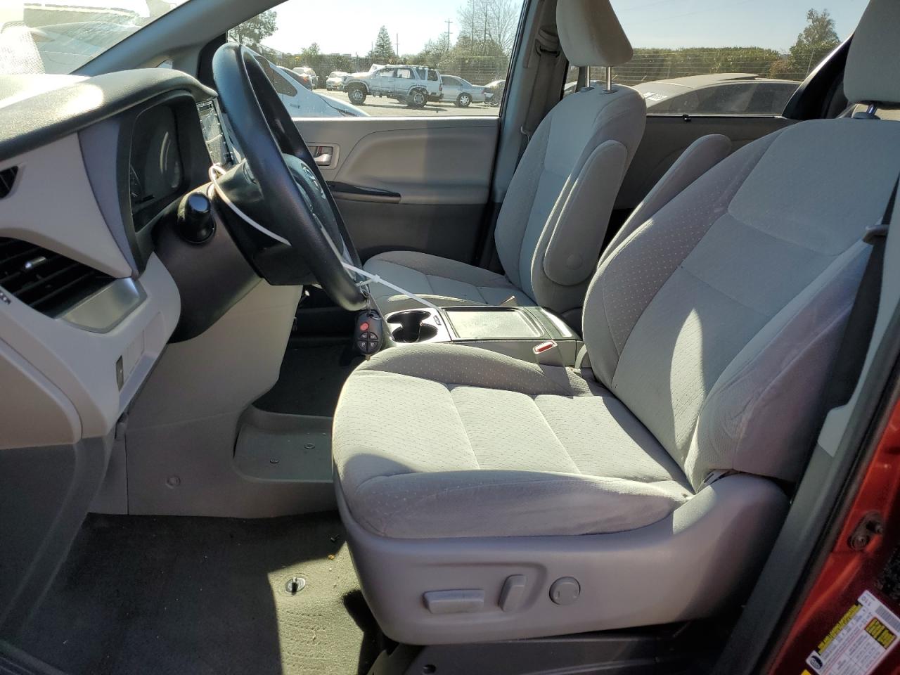 2018 Toyota Sienna - Image 7