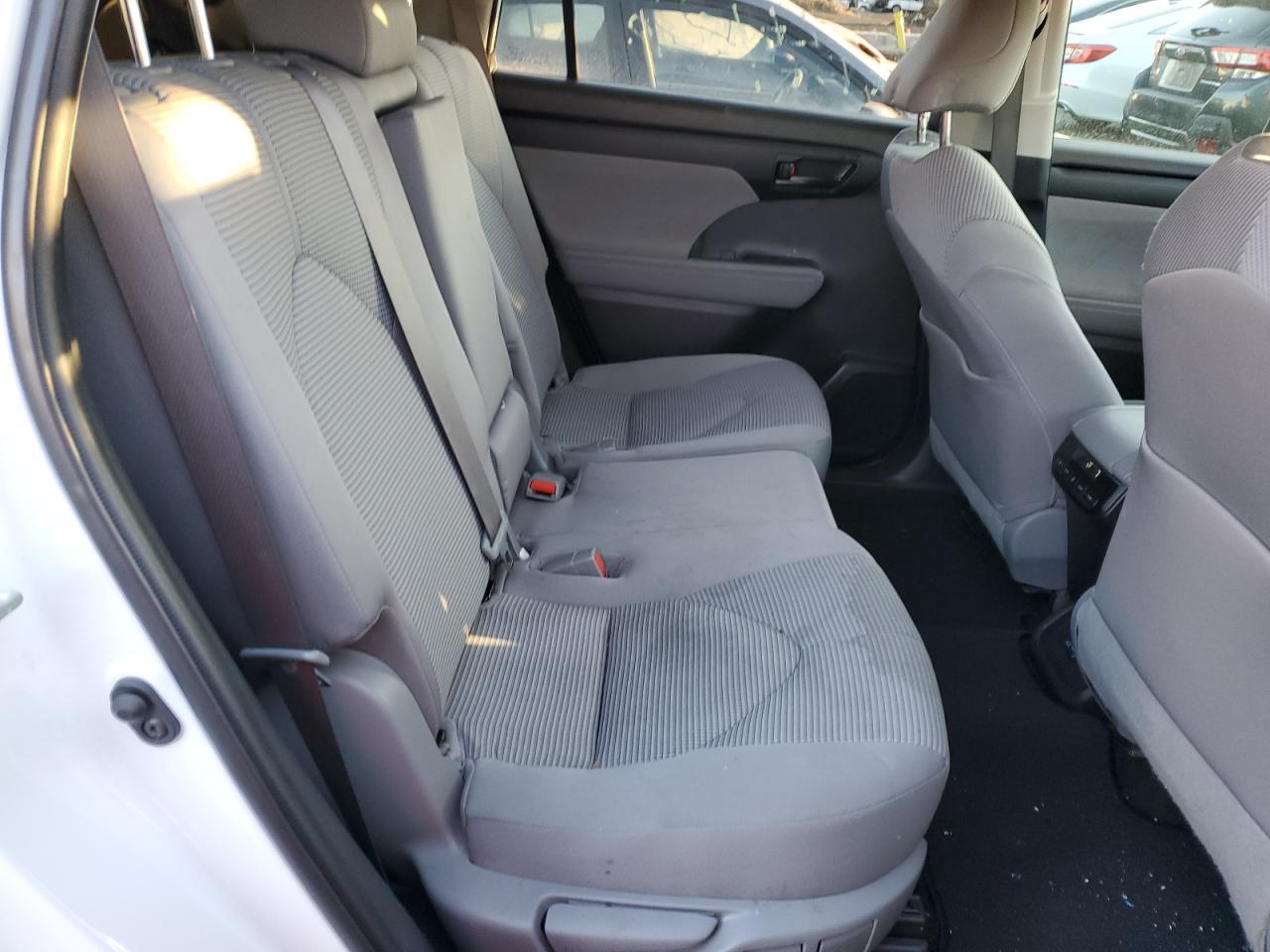 2022 Toyota Highlander - Image 11