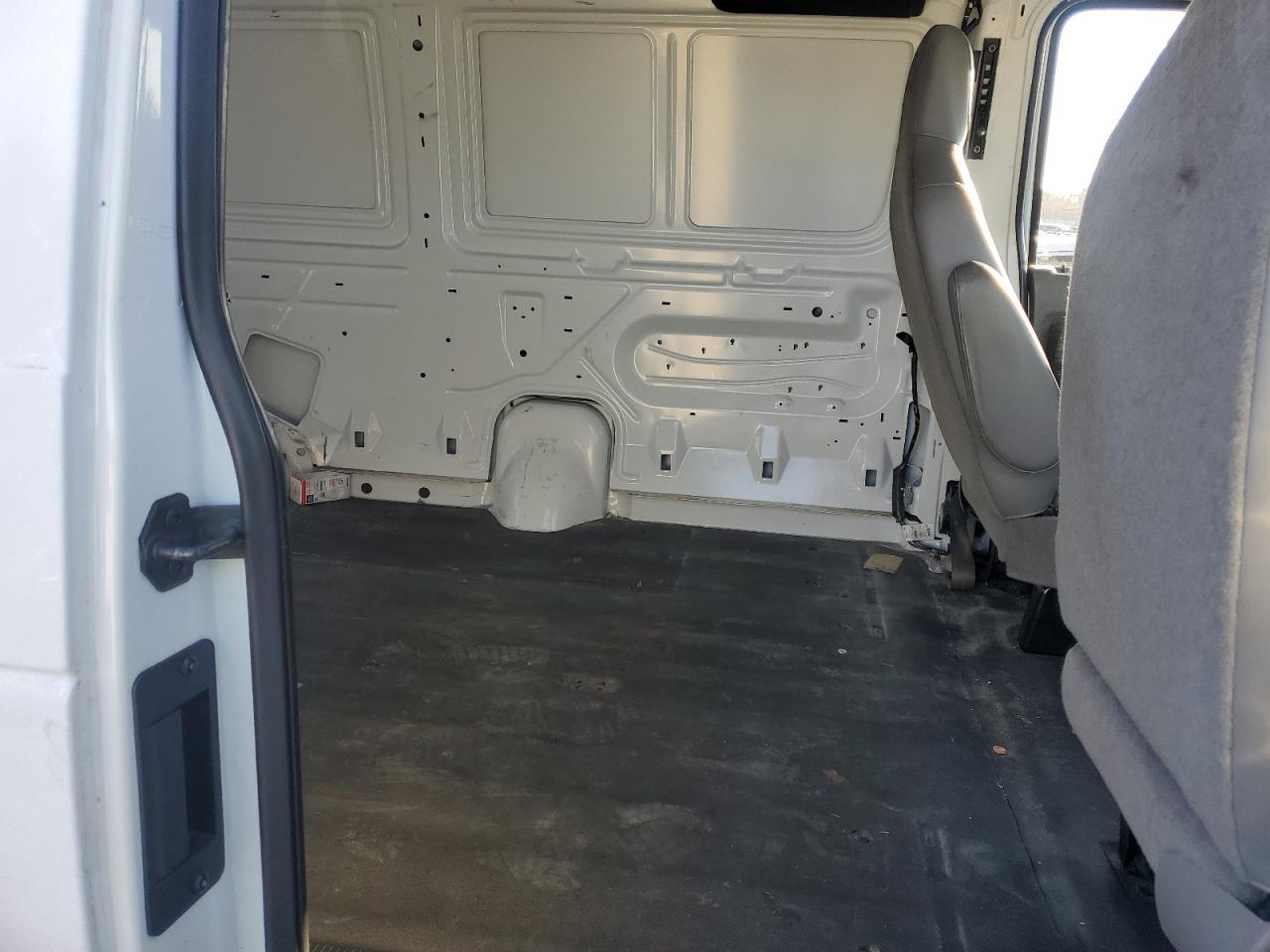 2014 Ford Econoline - Image 11