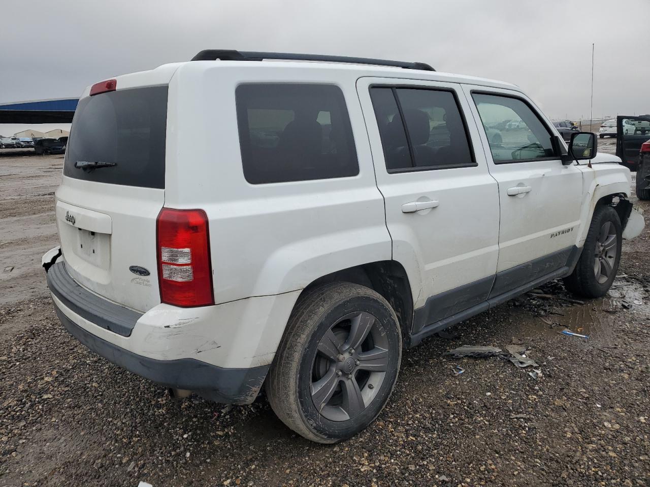 2015 Jeep Liberty (Patriot) - Image 3