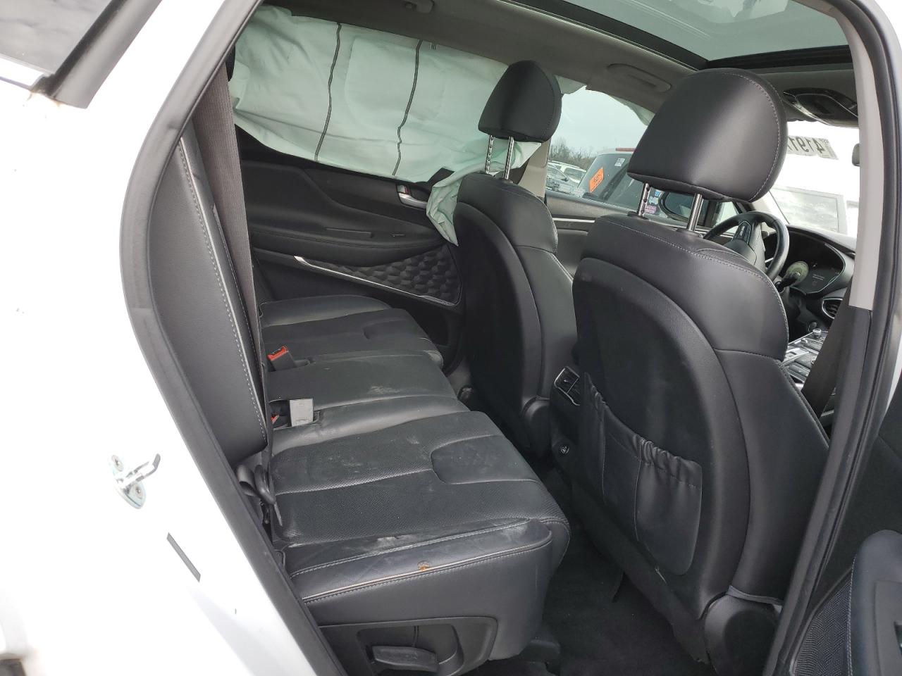 2021 Hyundai Santa Fe - Image 11