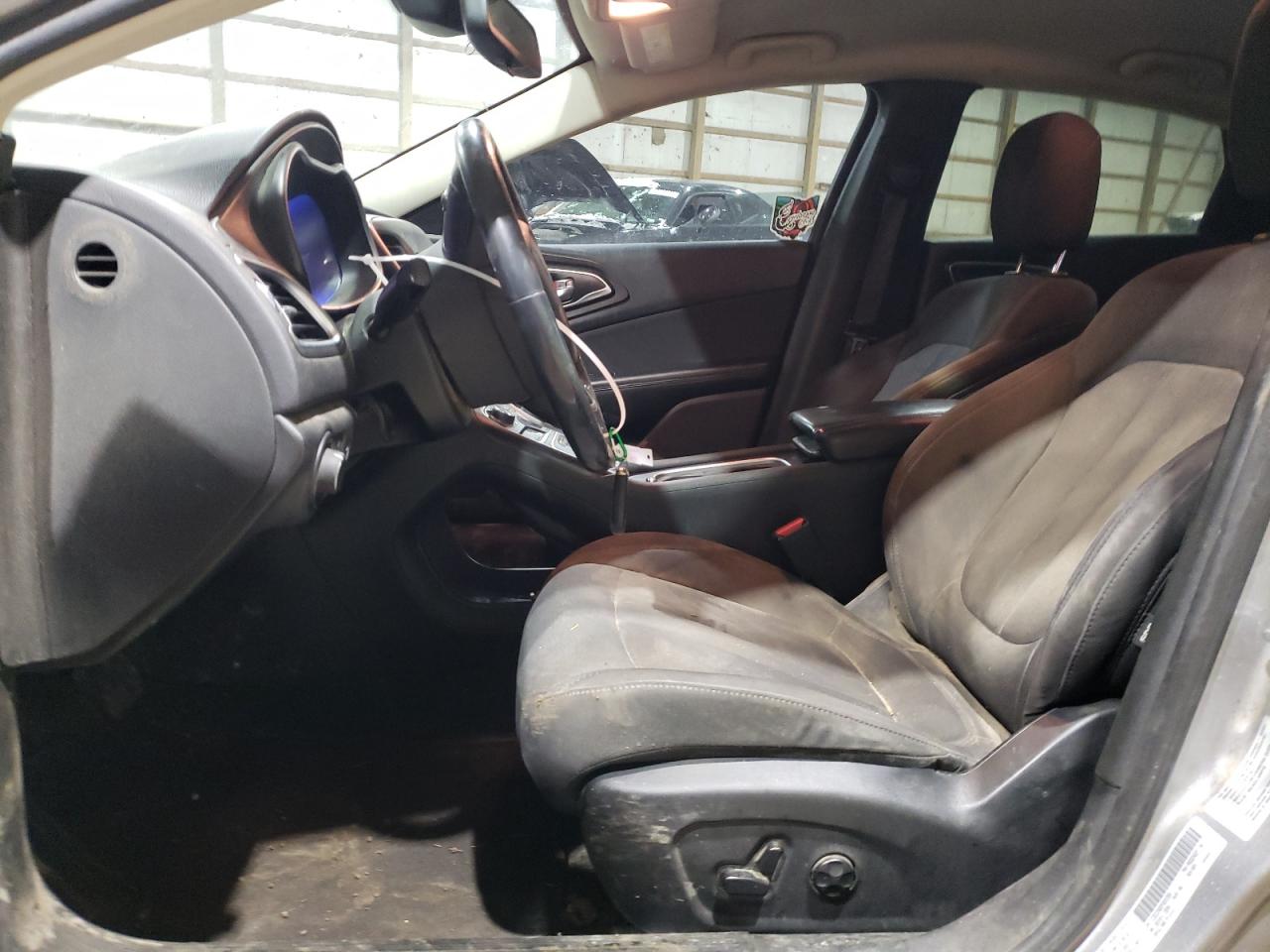 2015 Chrysler 200 - Image 7