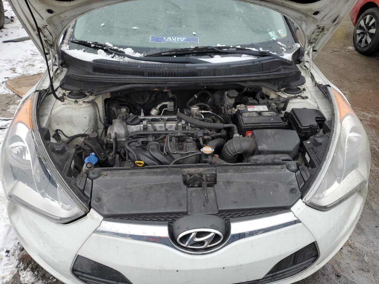 2012 Hyundai Veloster - Image 11