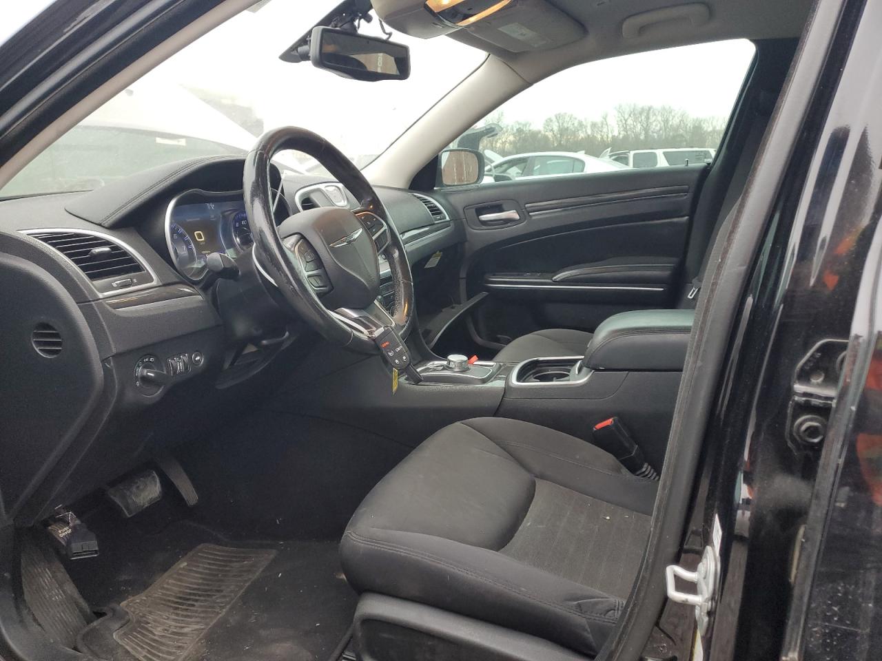 2019 Chrysler 300 - Image 7
