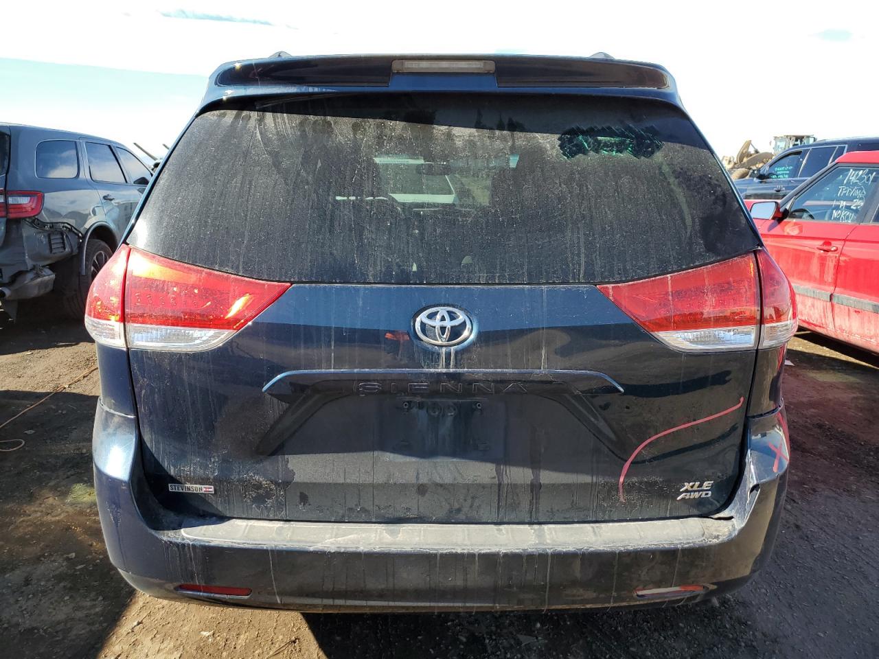 2011 Toyota Sienna - Image 6