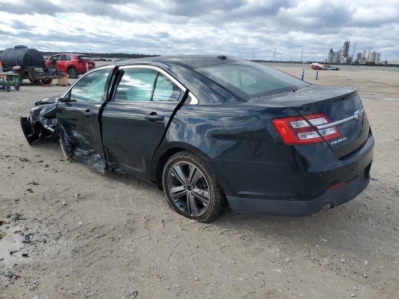 VIN 1FAHP2F89EG115515 2014 FORD TAURUS no.2