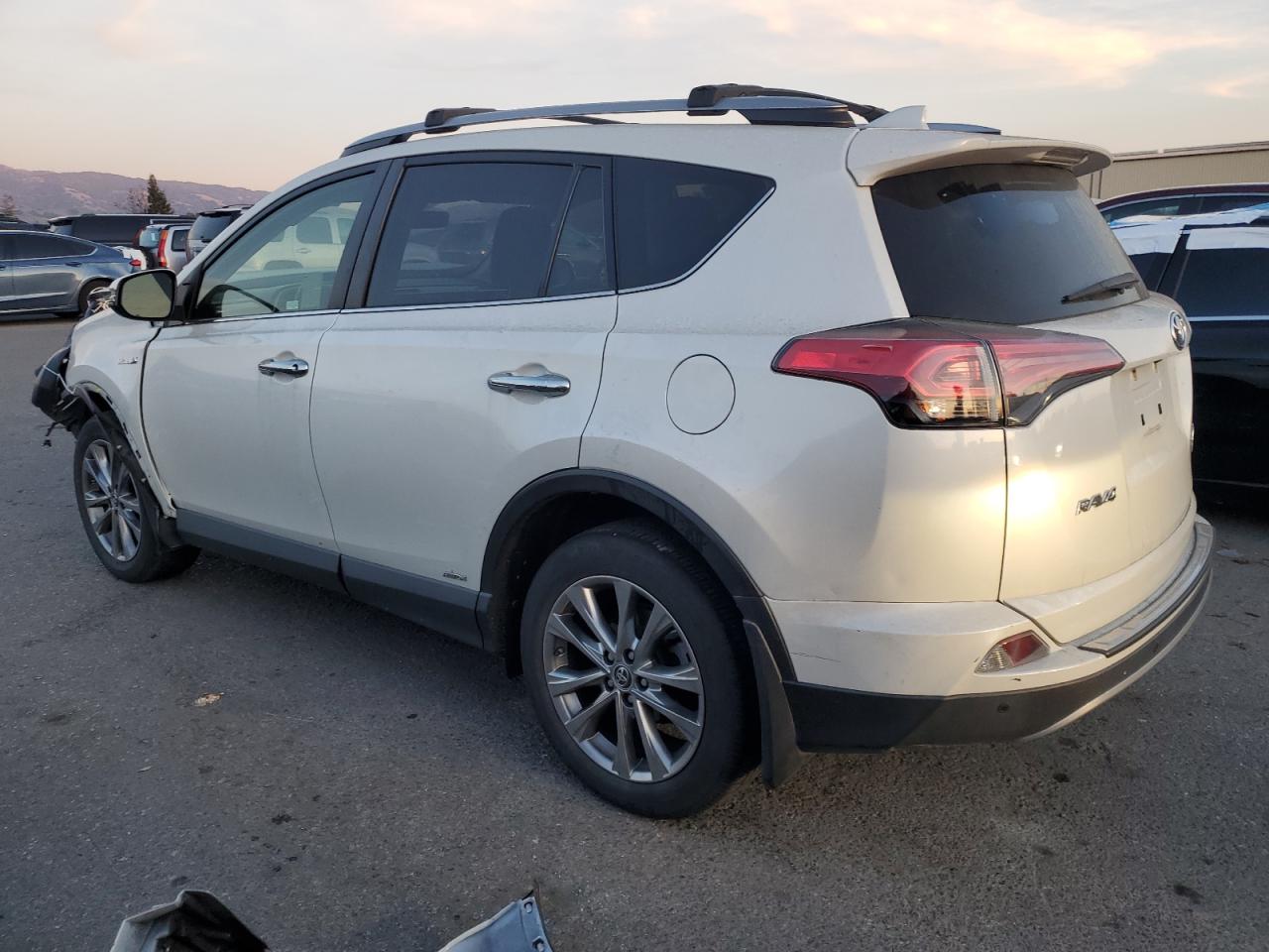 2018 Toyota RAV 4 - Image 2