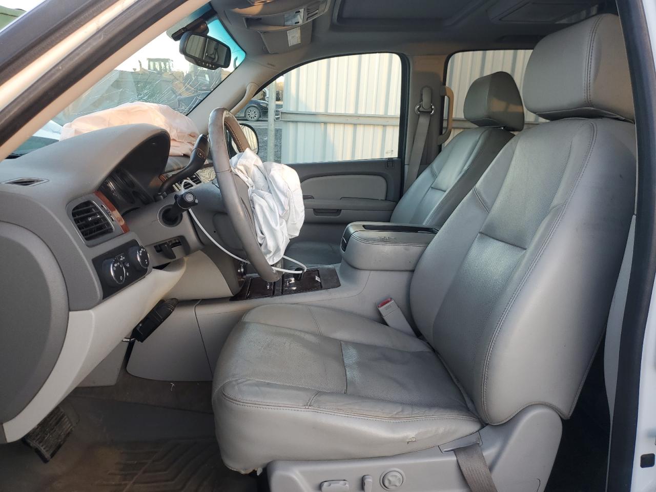 2009 Chevrolet Suburban - Image 7
