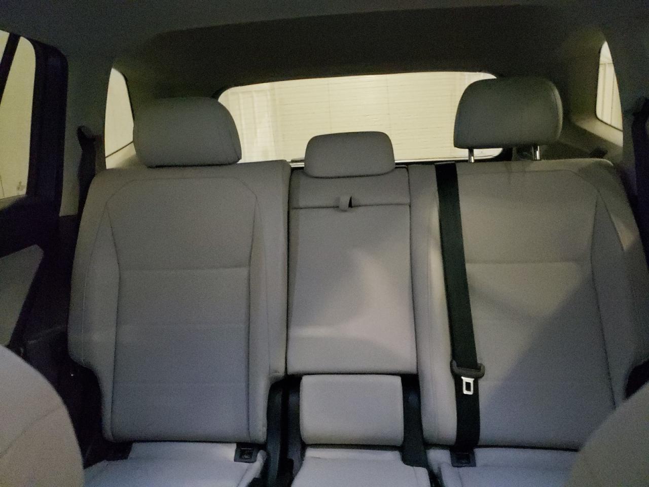 2020 Volkswagen Tiguan - Image 10