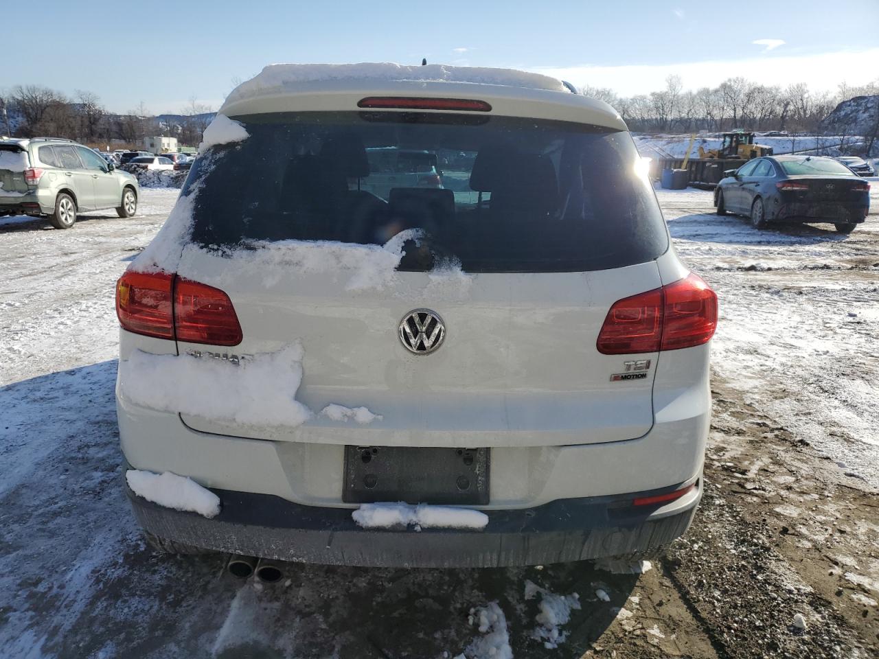 2017 Volkswagen Tiguan - Image 6