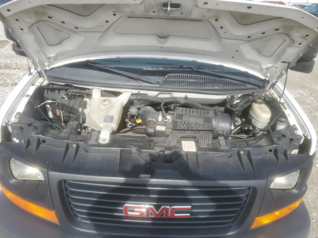 2015 GMC Savana - Image 11
