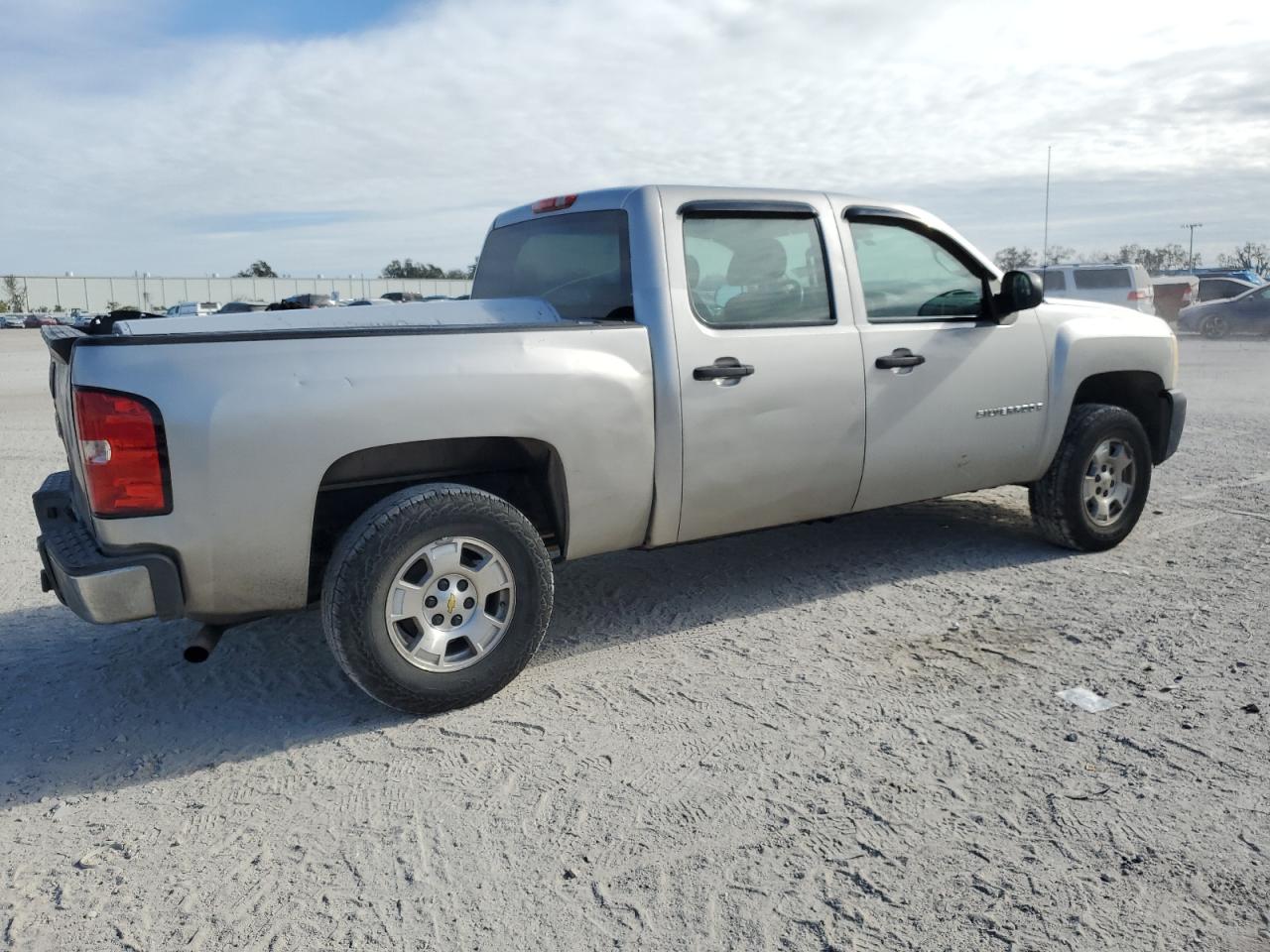 2009 Chevrolet Silverado - Image 3