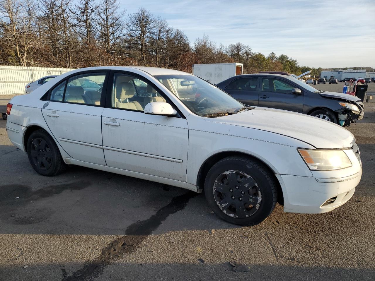2010 Hyundai Sonata - Image 4