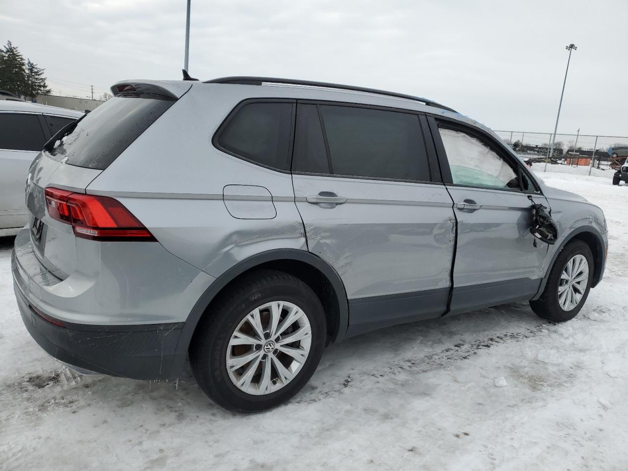 2020 Volkswagen Tiguan - Image 3