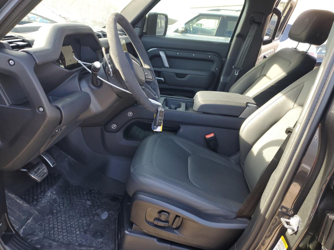 2024 Land Rover Defender - Image 7