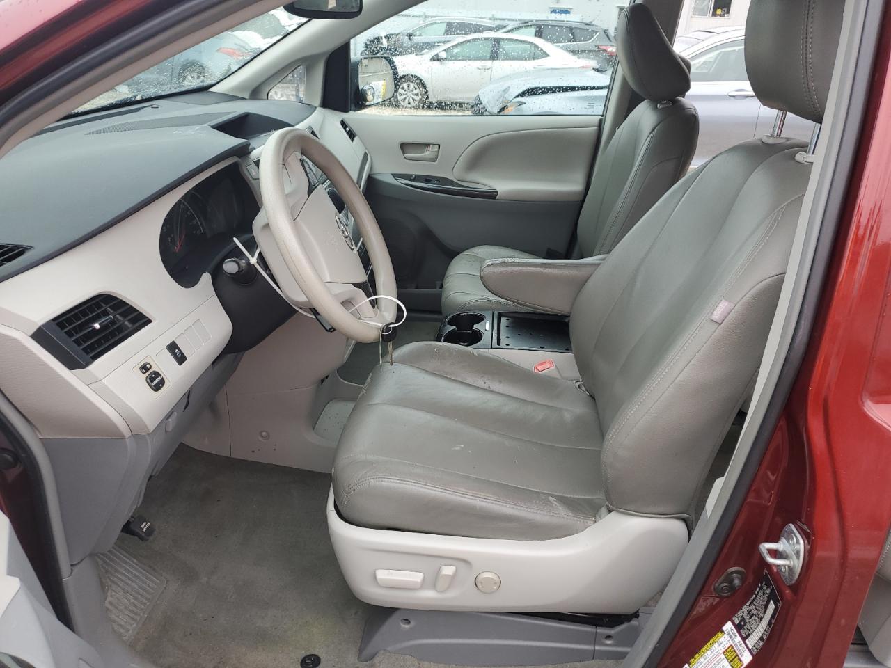 2013 Toyota Sienna - Image 7