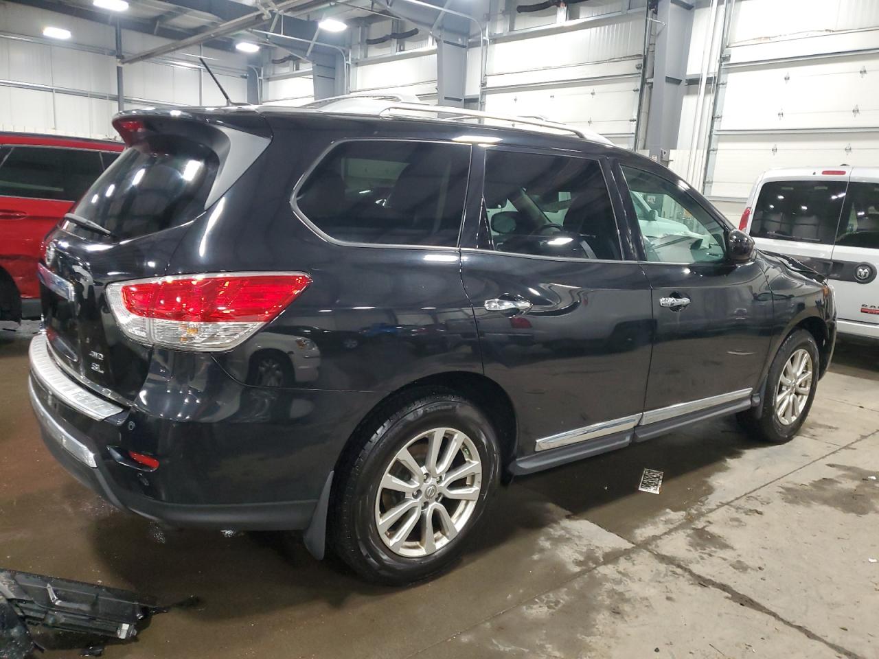 2016 Nissan Pathfinder - Image 3