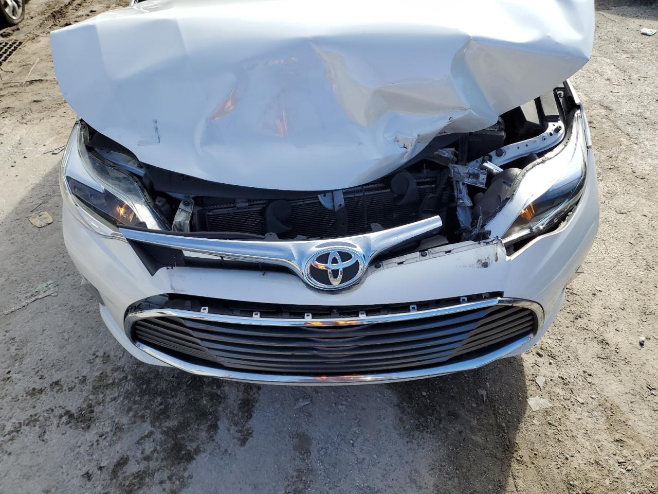 2016 Toyota Avalon - Image 11