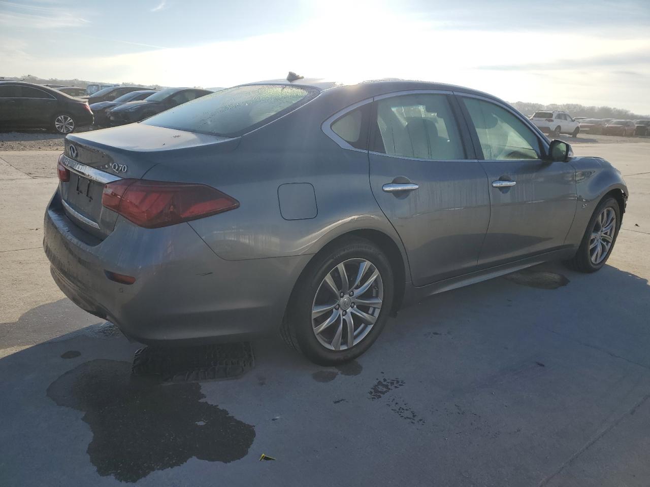 2016 Infiniti Q70 - Image 3