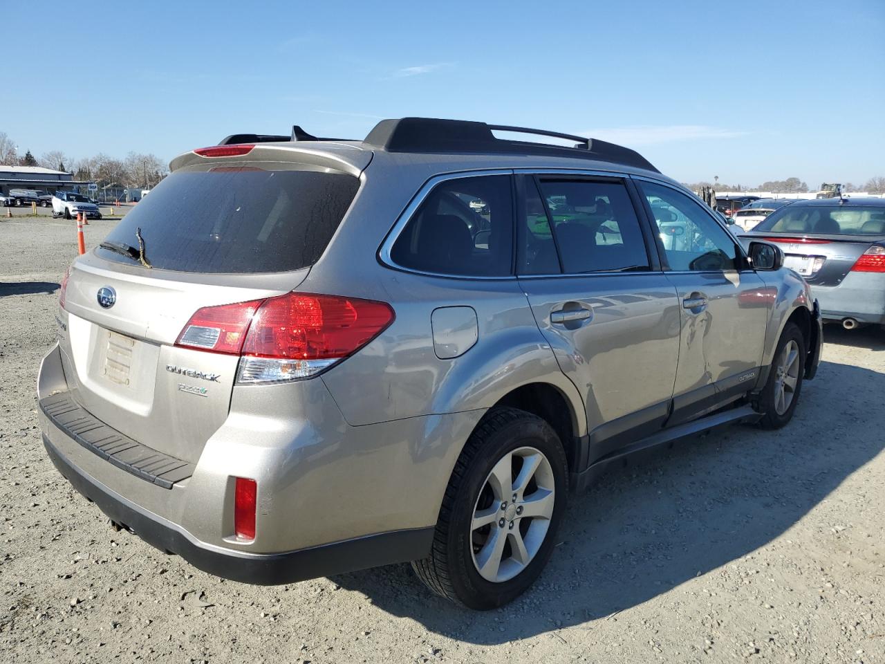 2014 Subaru Outback - Image 3
