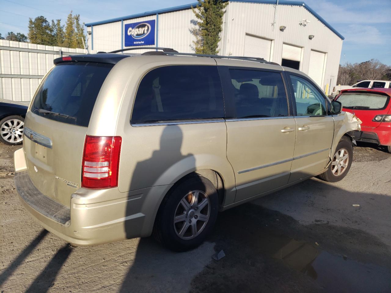 2010 Chrysler Town & Country - Image 3