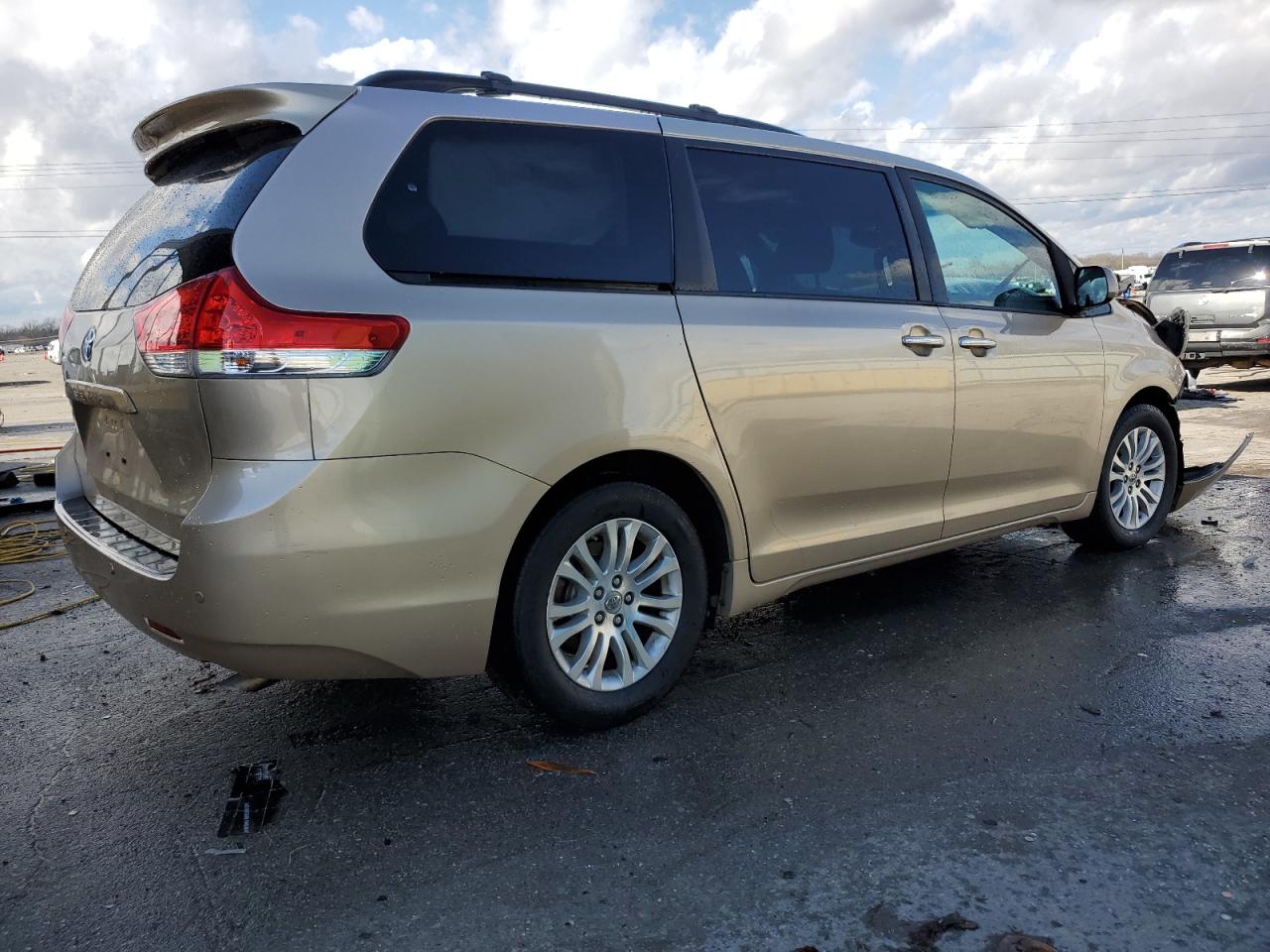 2014 Toyota Sienna - Image 3