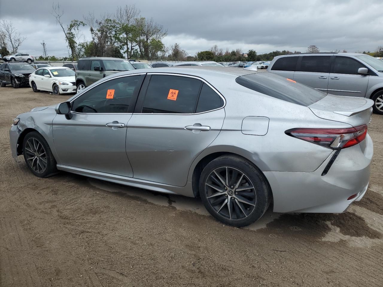 4T1G11AK9MU476193 2021 TOYOTA CAMRY - Image 2