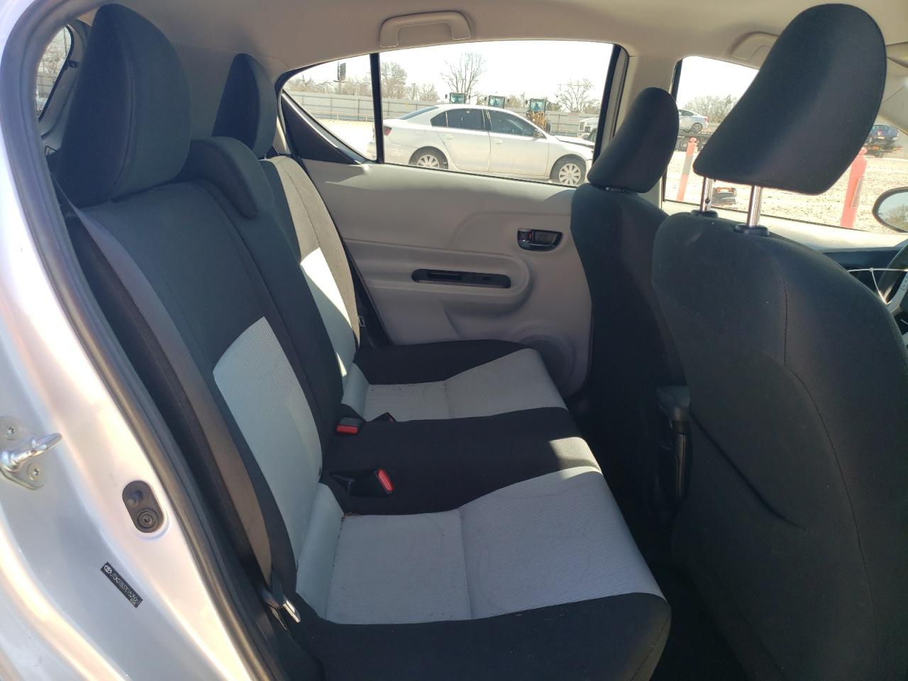 2012 Toyota Prius - Image 10