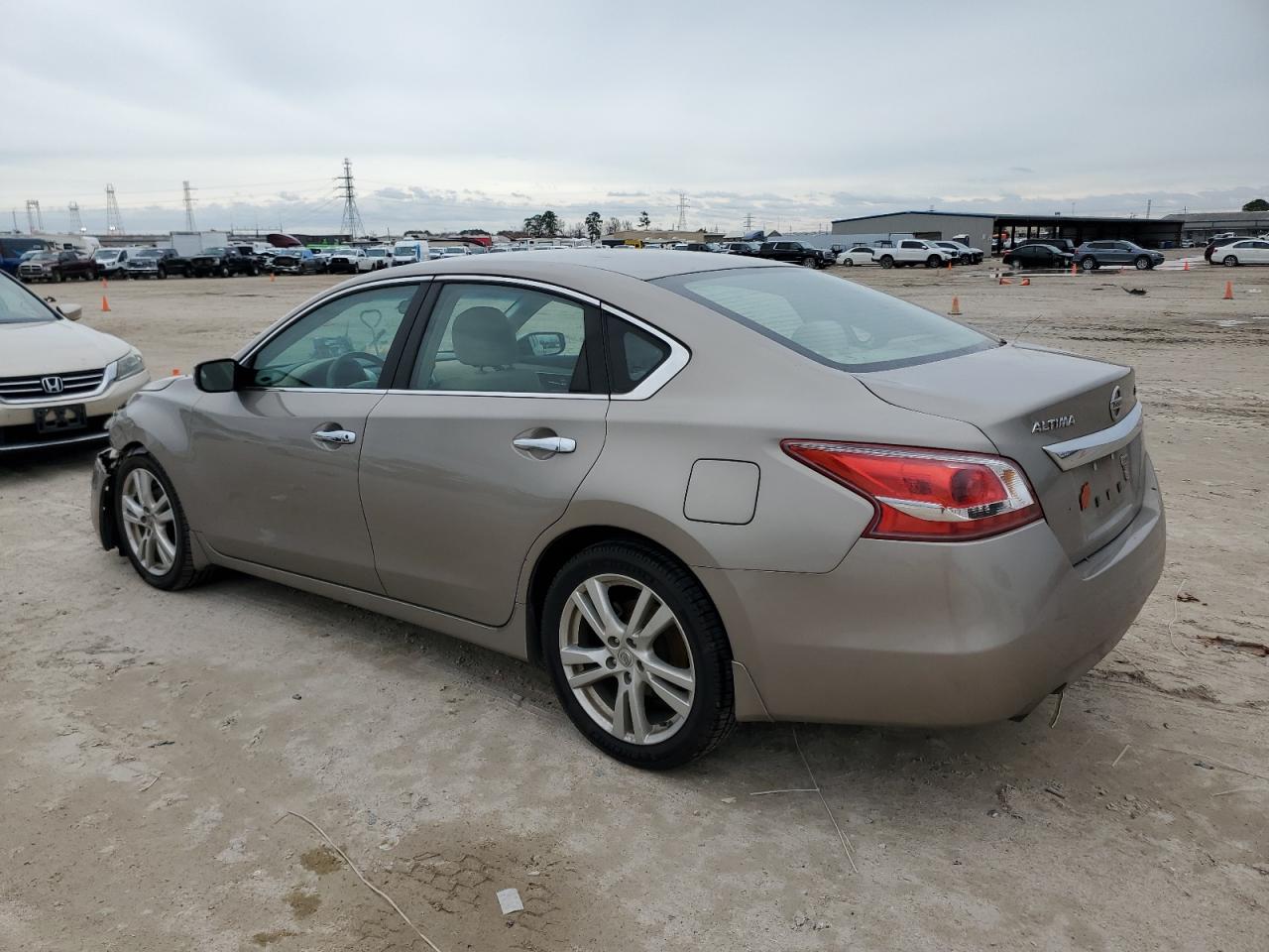 2013 Nissan Altima - Image 2